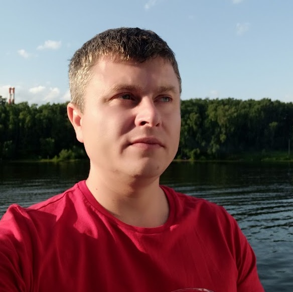 Олег Артамонов